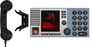 SAILOR RT5022: радиостанция, телефонная трубка и крепление на каталожном снимке. Это иллюстрация радиоточки; отдельные гарнитуры HS5001 и RT-6201 на фото не идентифицированы.